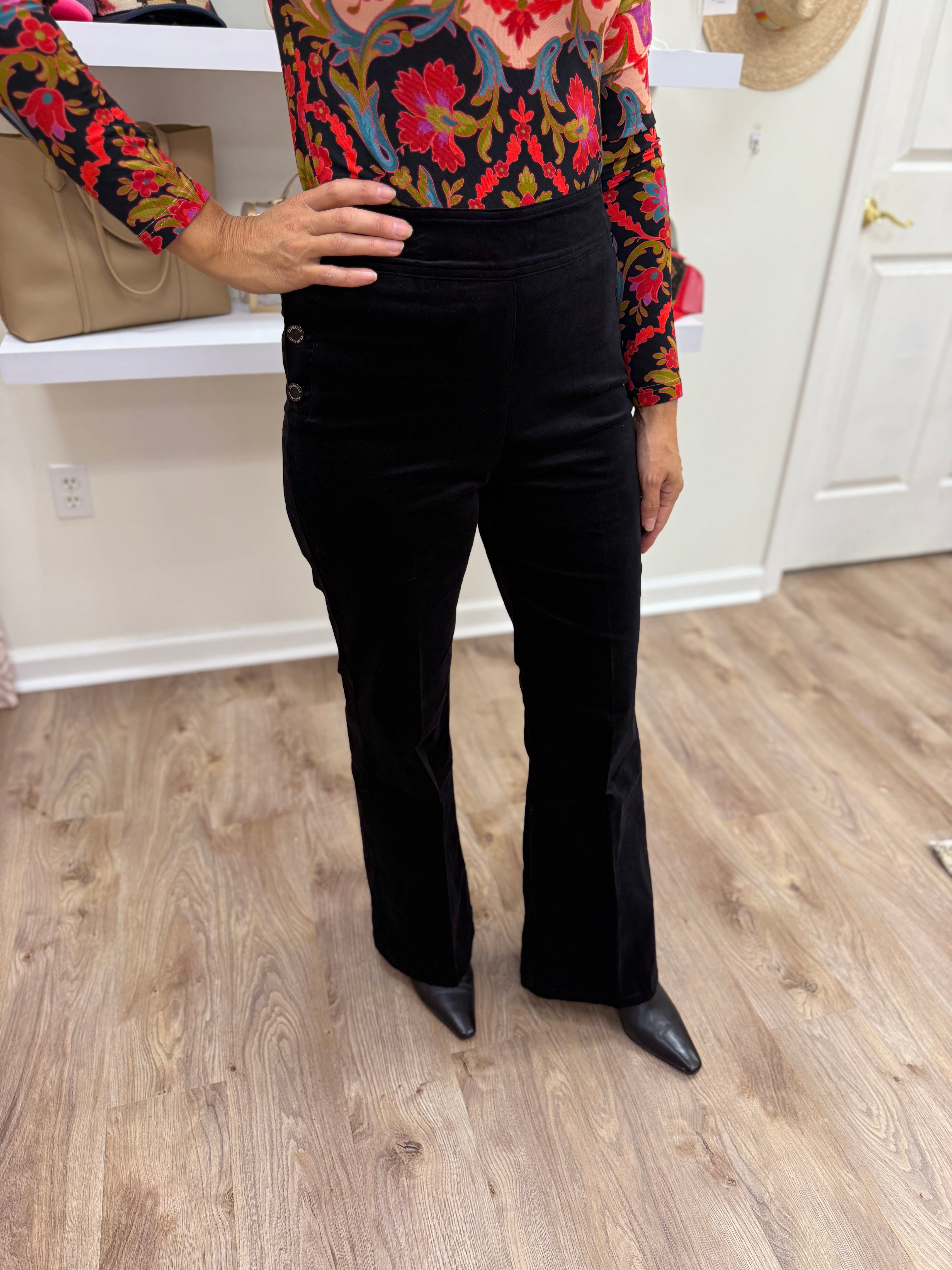 Vilagallo Velvet Side Button Pant- Black