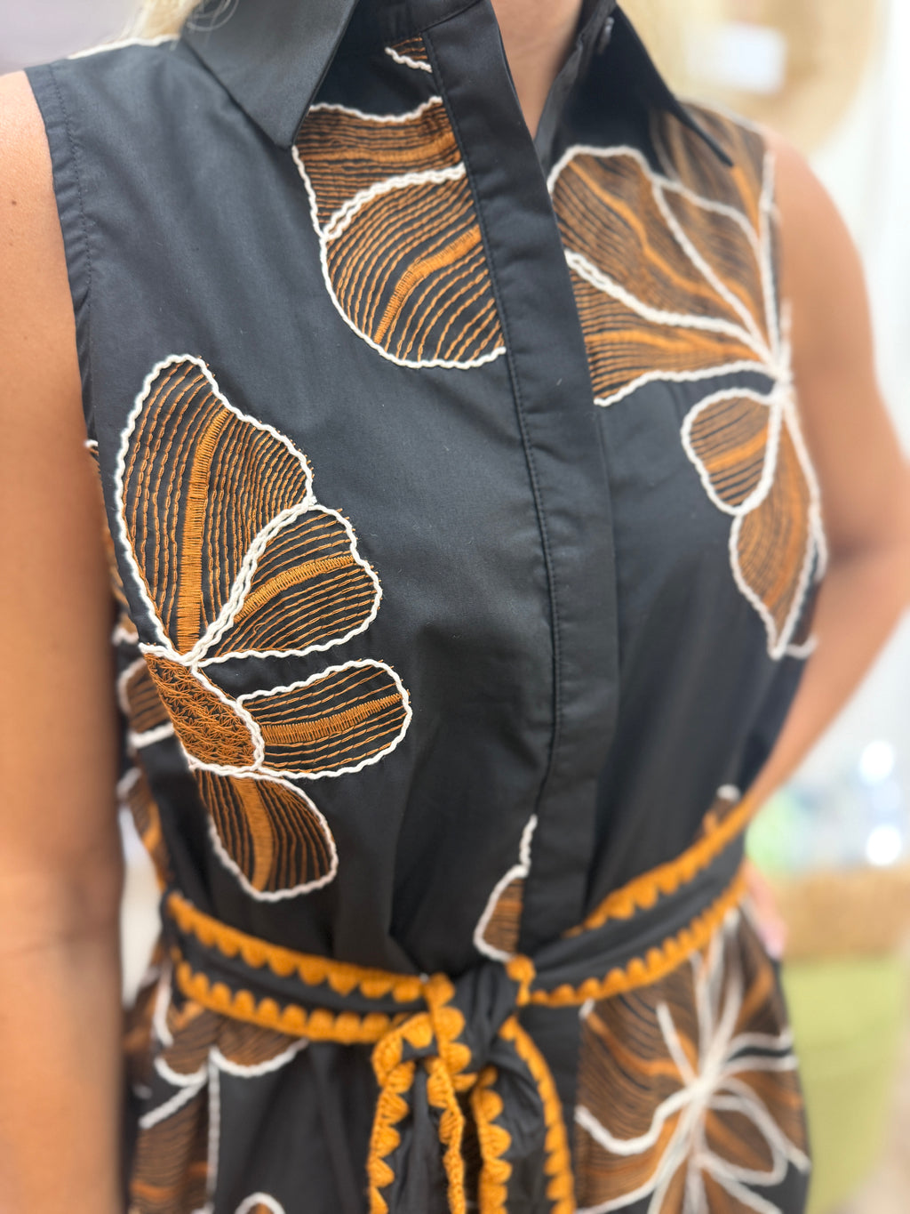 ETO Embroidered Slvless Belted Mini-black