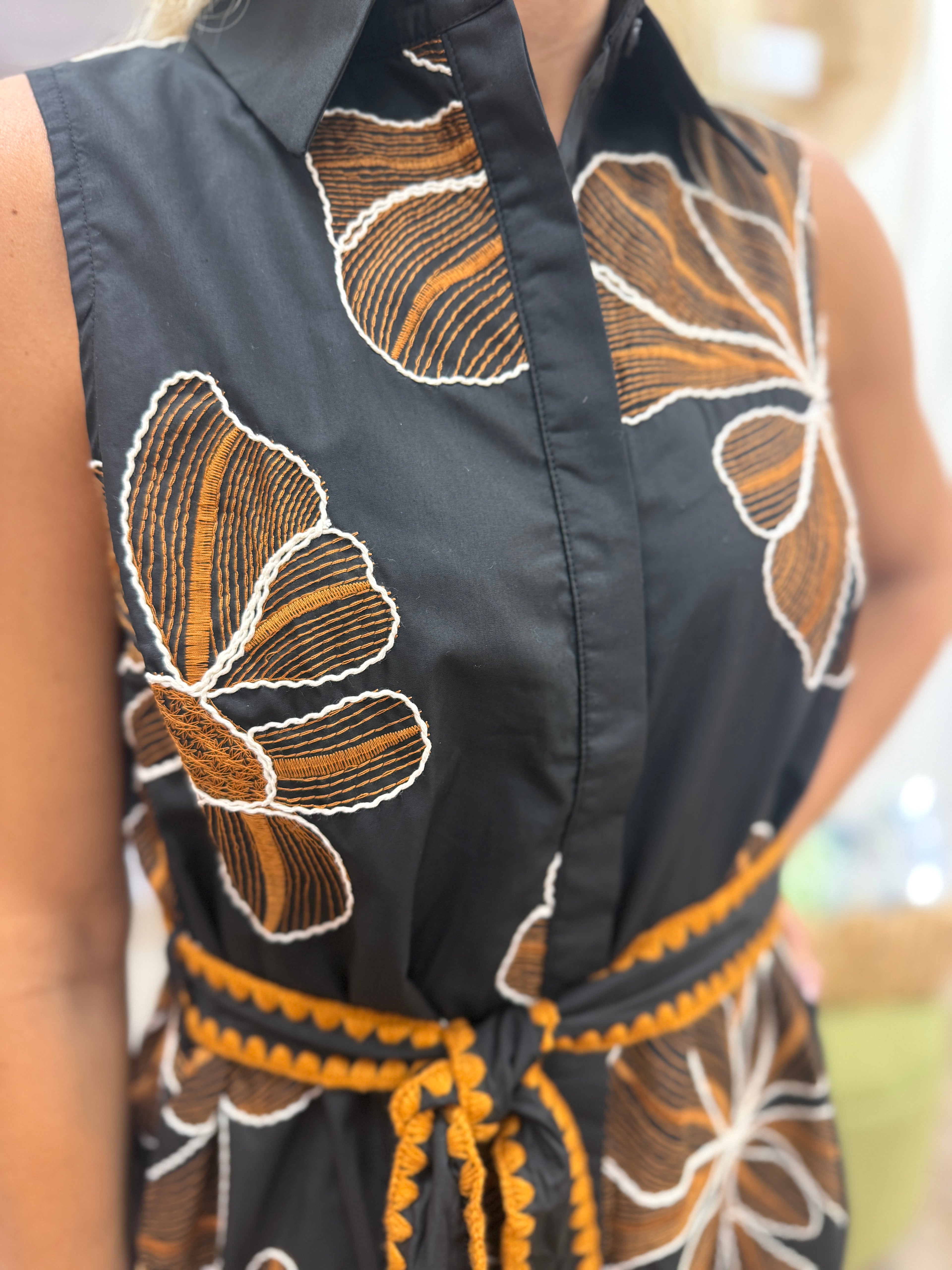 ETO Embroidered Slvless Belted Mini-black