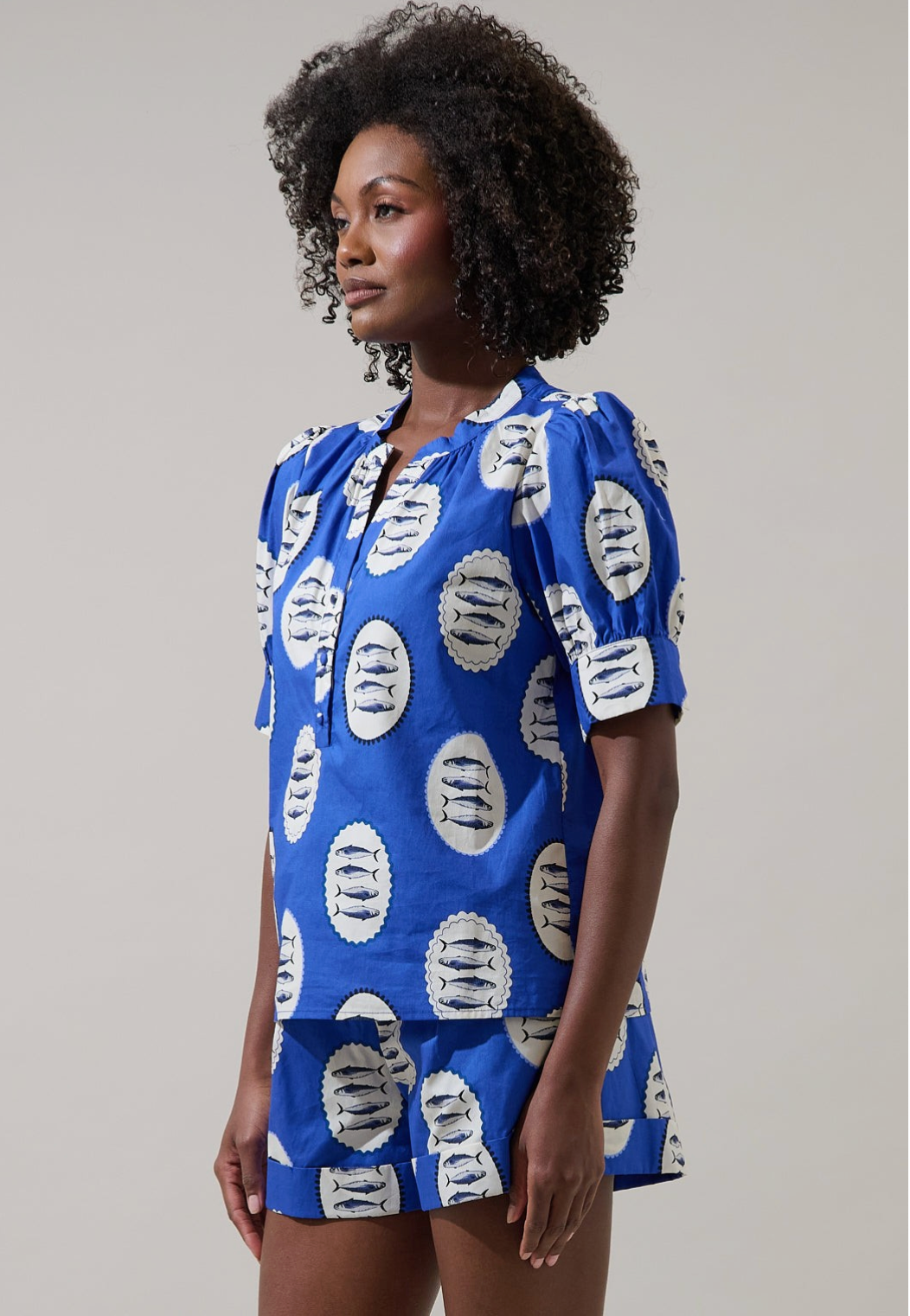 SL Fish Sea VNeck Top